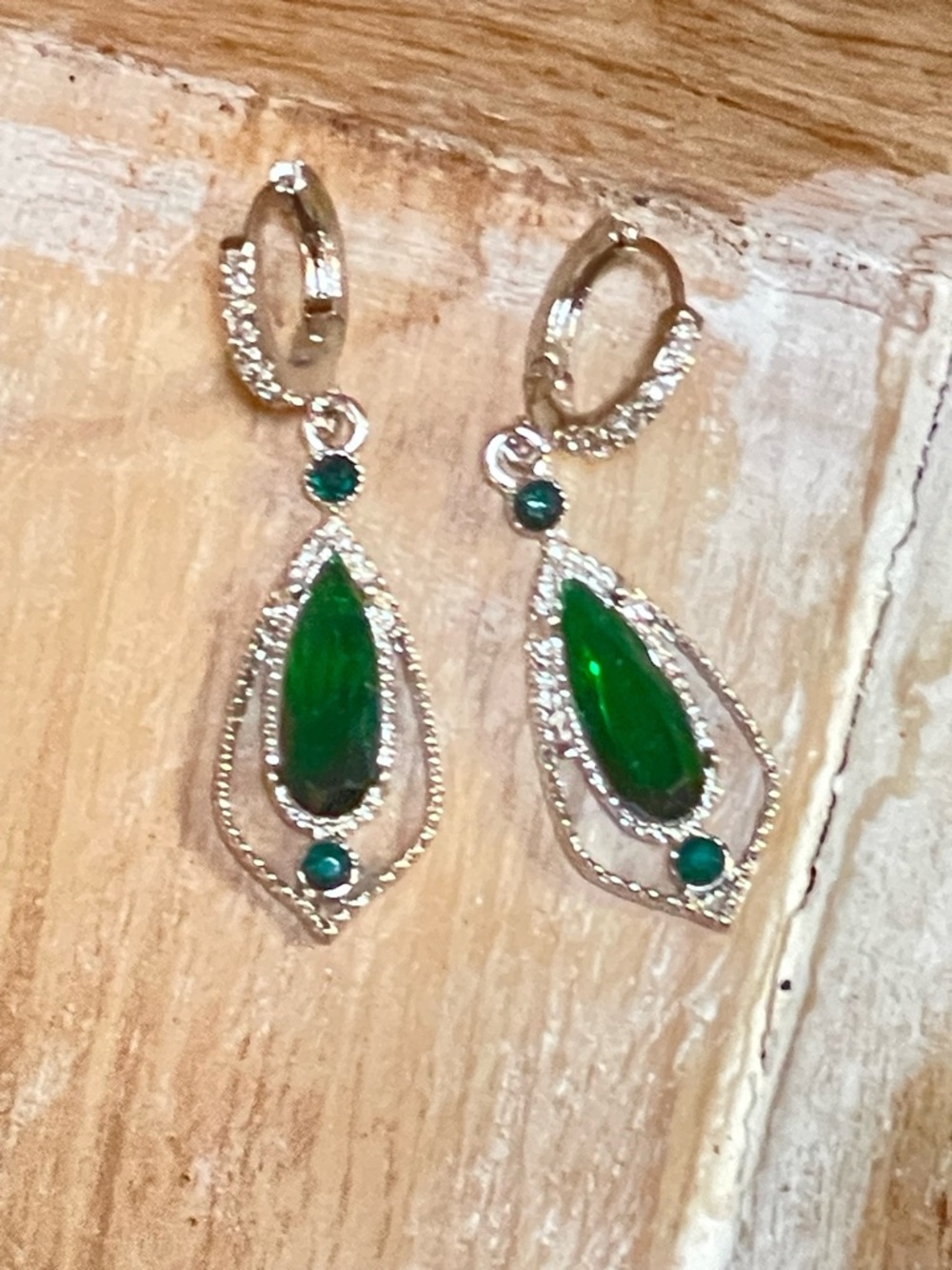 Classic Green Teardrop Dangle Earrings - Unbranded